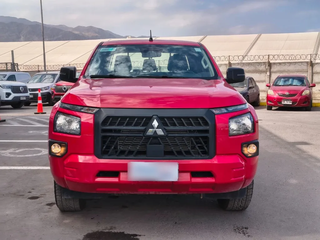 Mitsubishi L200 Katana D/c 2.4 Tdi Mt Xrt 4x4 año 2024