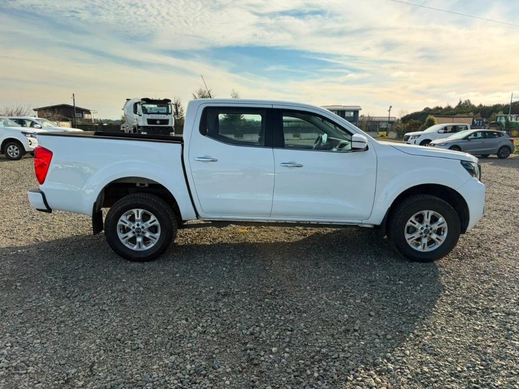 Nissan Navara D Cab 4x4 2.3 At año 2023
