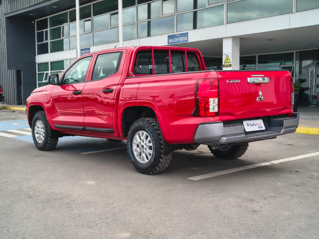 Mitsubishi L200 Katana D/c 2.4 Tdi Mt Xrt 4x4 año 2024