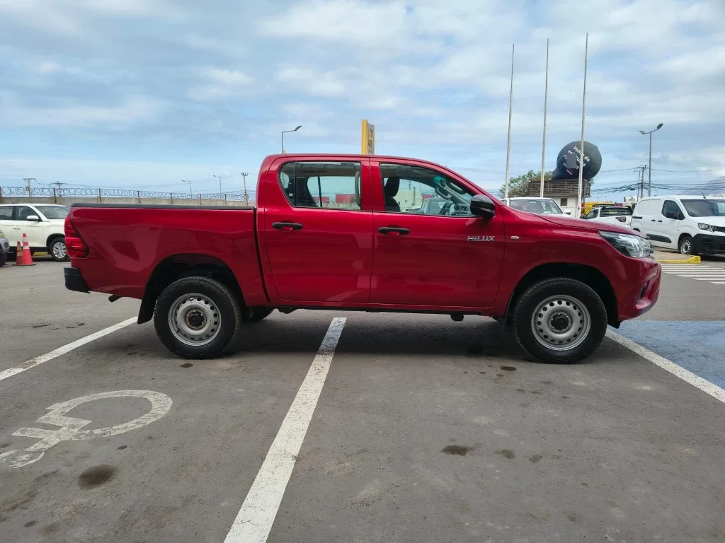 Toyota Hilux Dc 4x4 2.4 D Dx Mt año 2024