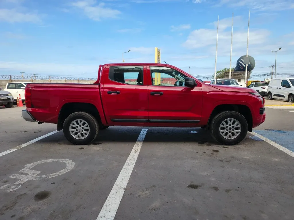 Mitsubishi L200 Katana D/c 2.4 Tdi Mt Xrt 4x4 año 2024