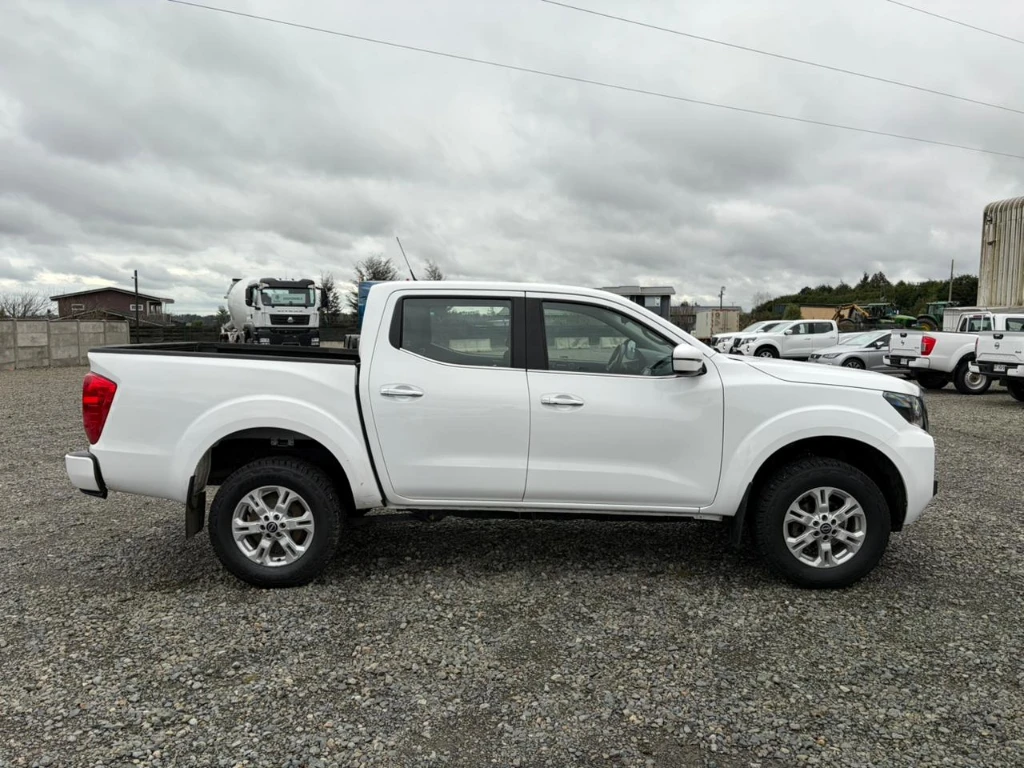Nissan Navara D Cab Mt 4x4 2.3 año 2023