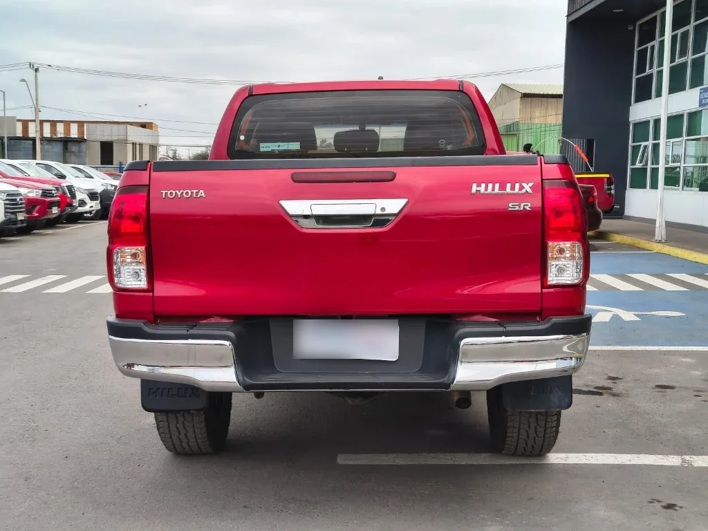 Toyota Hilux Dc 4x2 2.4 D Sr año 2022