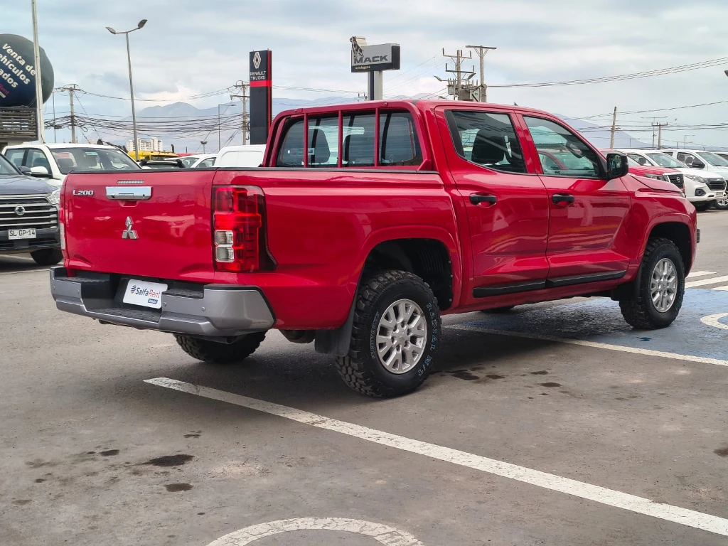 Mitsubishi L200 Katana D/c 2.4 Tdi Mt Xrt 4x4 año 2024