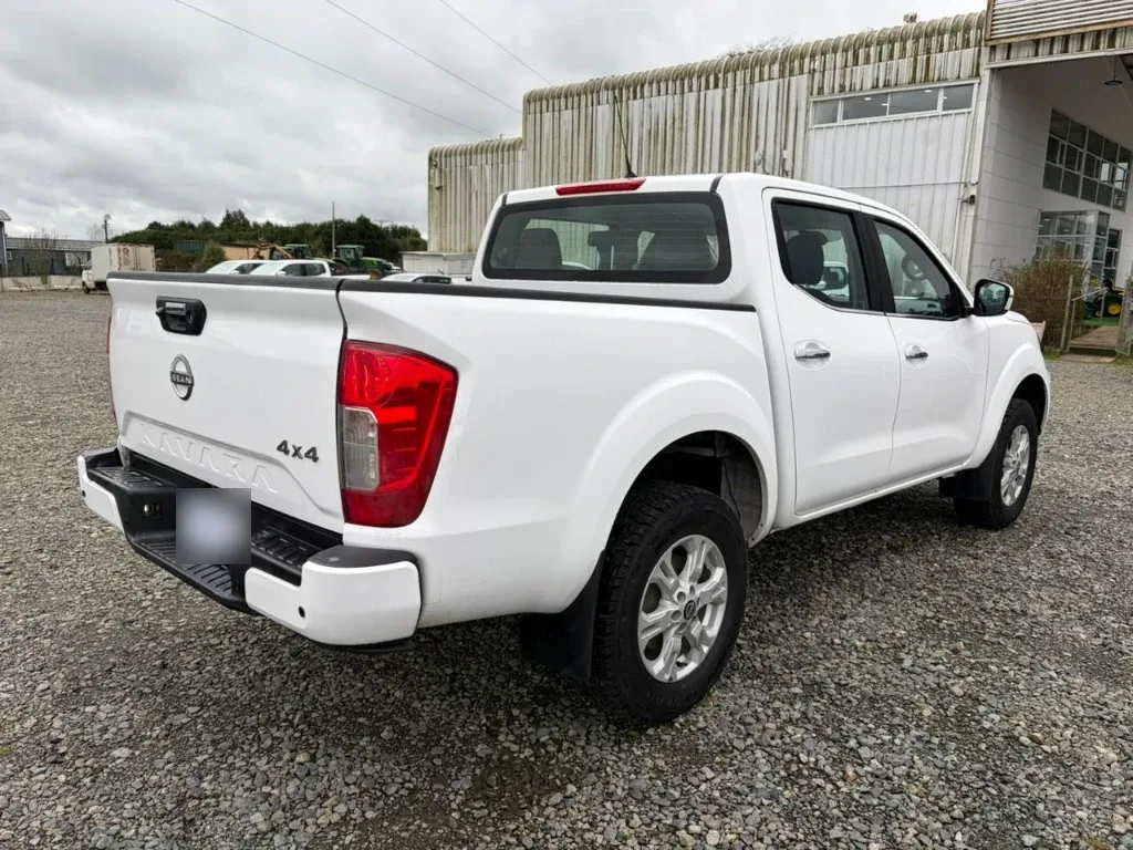 Nissan Navara D Cab Mt 4x4 2.3 año 2023