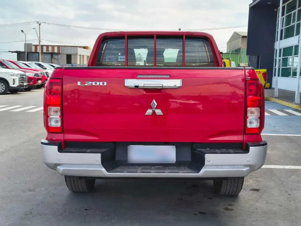 Mitsubishi L200 Katana D/c 2.4 Tdi Mt Xrt 4x4 año 2024