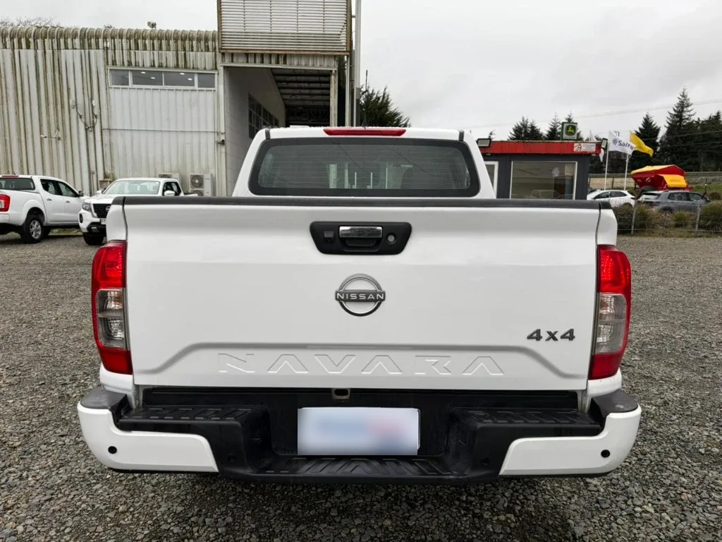 Nissan Navara D Cab Mt 4x4 2.3 año 2023