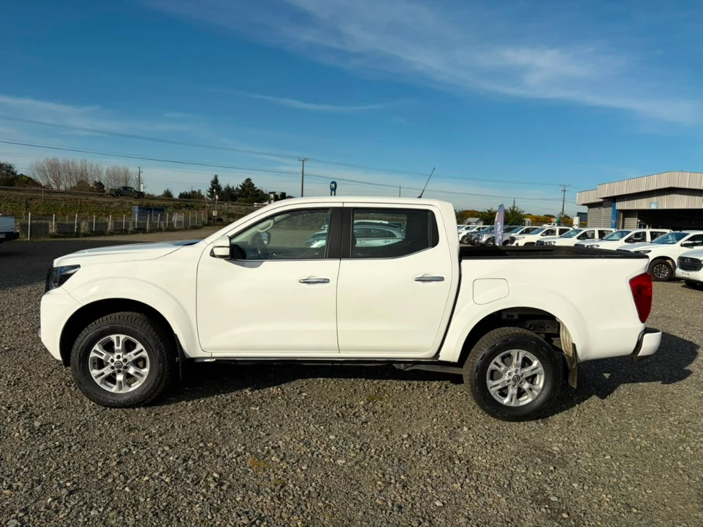 Nissan Navara D Cab 4x4 2.3 At año 2023