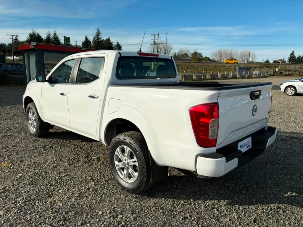 Nissan Navara D Cab 4x4 2.3 At año 2023