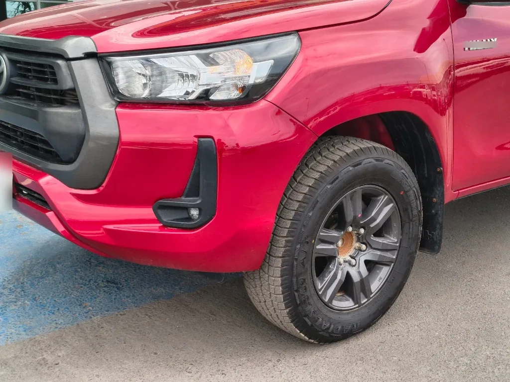 Toyota Hilux Dc 4x2 2.4 D Sr año 2022