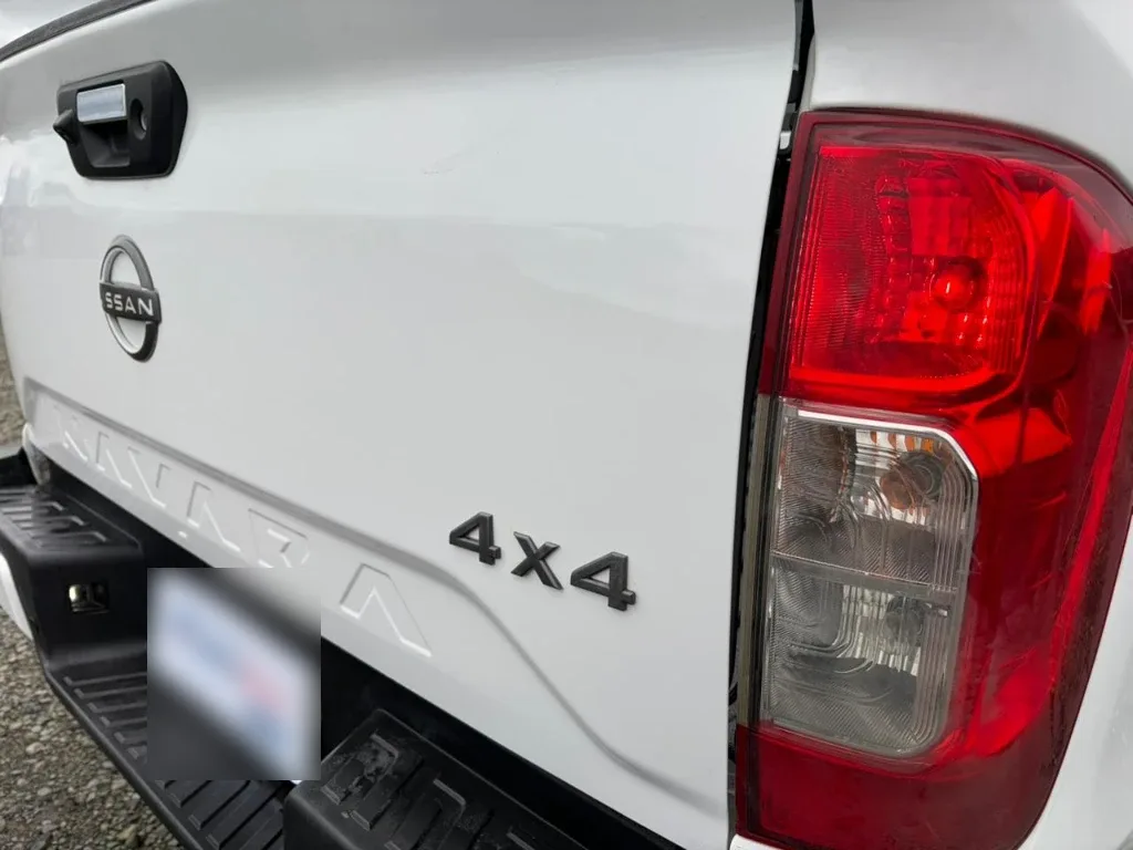 Nissan Navara D Cab Mt 4x4 2.3 año 2023