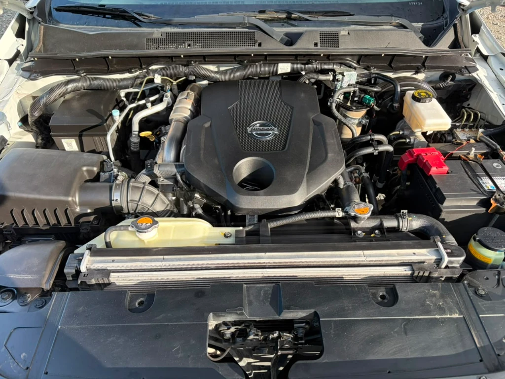 Nissan Navara D Cab 4x4 2.3 At año 2023