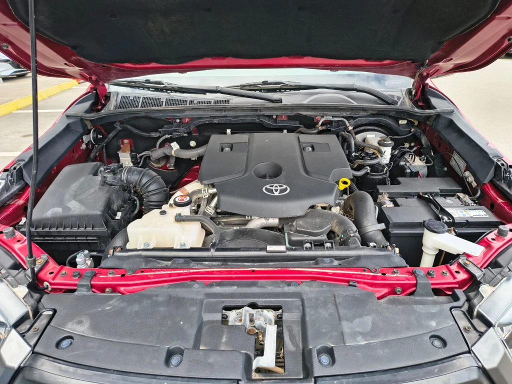 Toyota Hilux Dc 4x2 2.4 D Sr año 2022