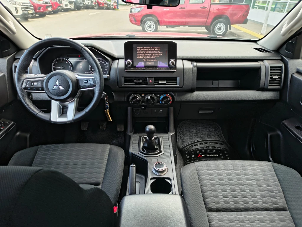 Mitsubishi L200 Katana D/c 2.4 Tdi Mt Xrt 4x4 año 2024