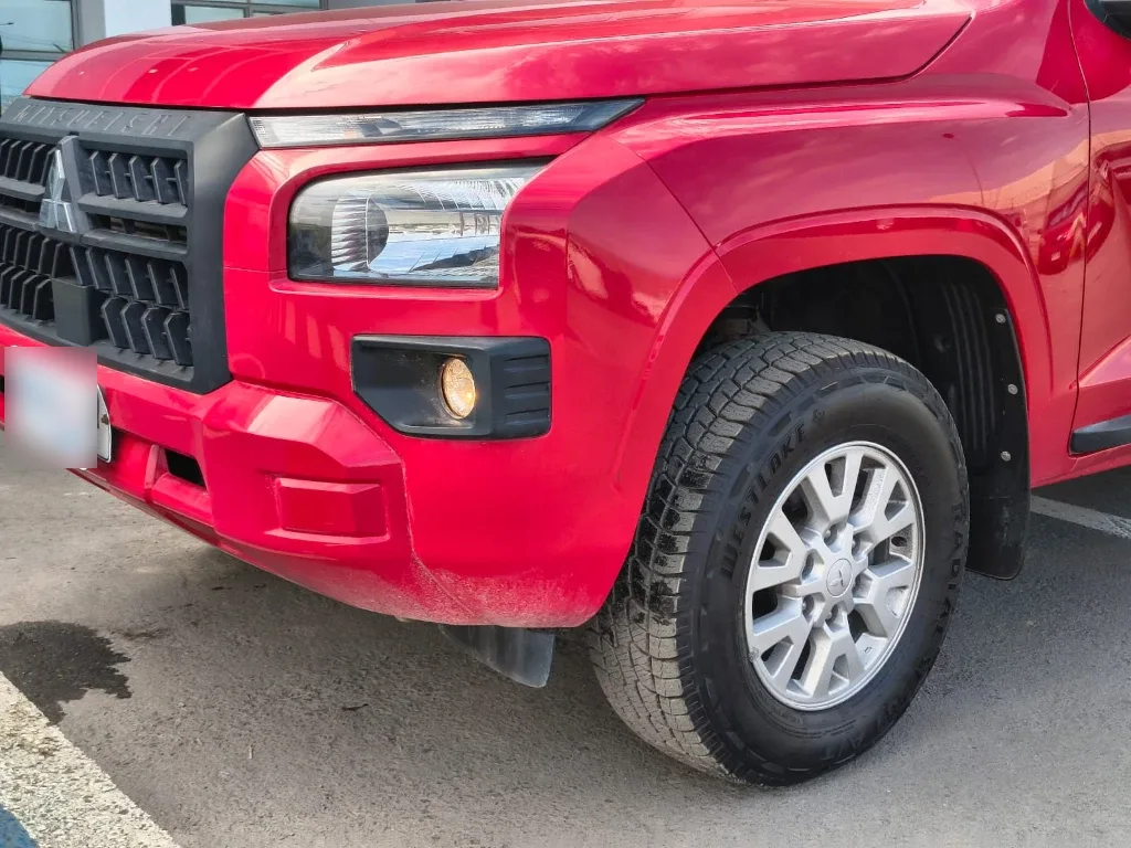 Mitsubishi L200 Katana D/c 2.4 Tdi Mt Xrt 4x4 año 2024