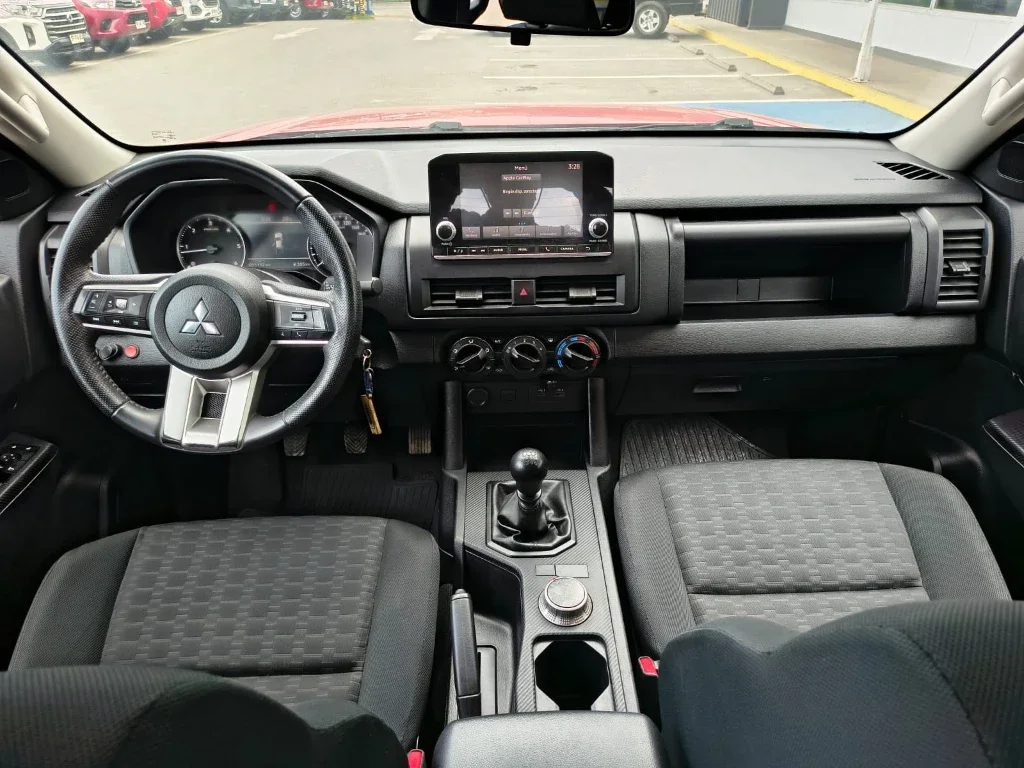 Mitsubishi L200 Katana D/c 2.4 Tdi Mt Xrt 4x4 año 2024