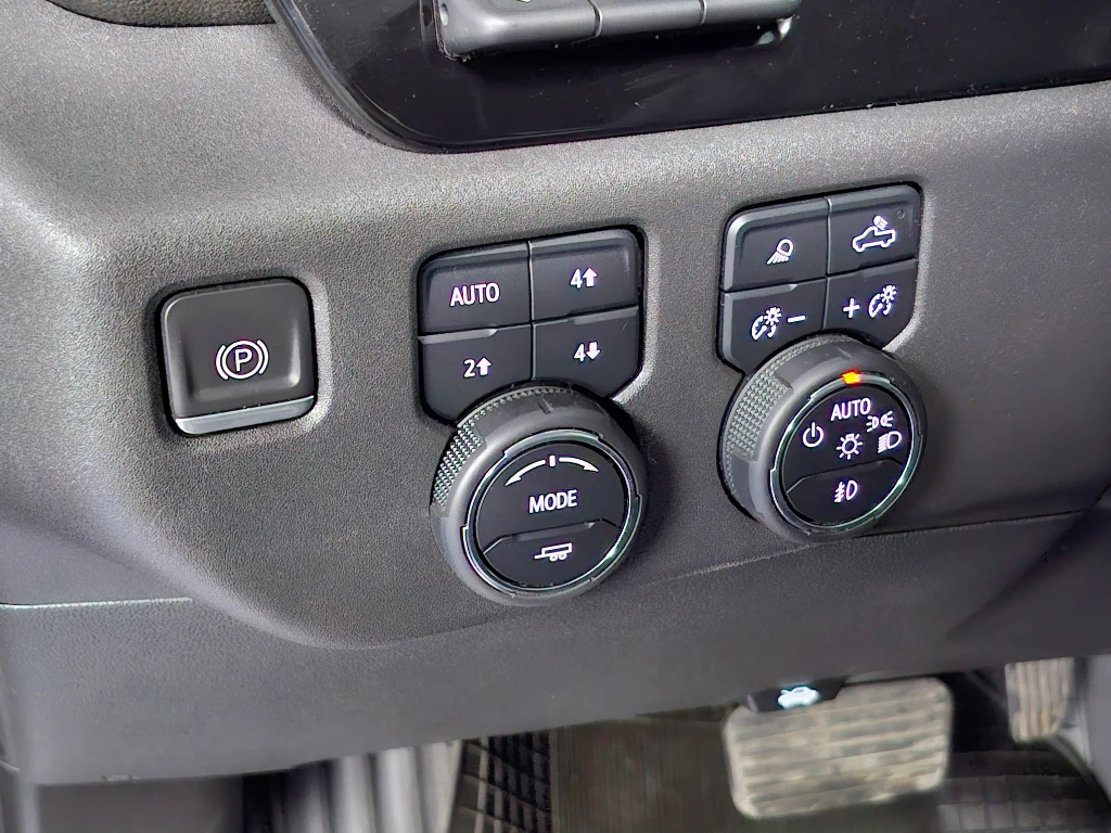 Chevrolet Silverado Silverado Cc Zr2 6.2l At 4wd N2 Onstar año 2023