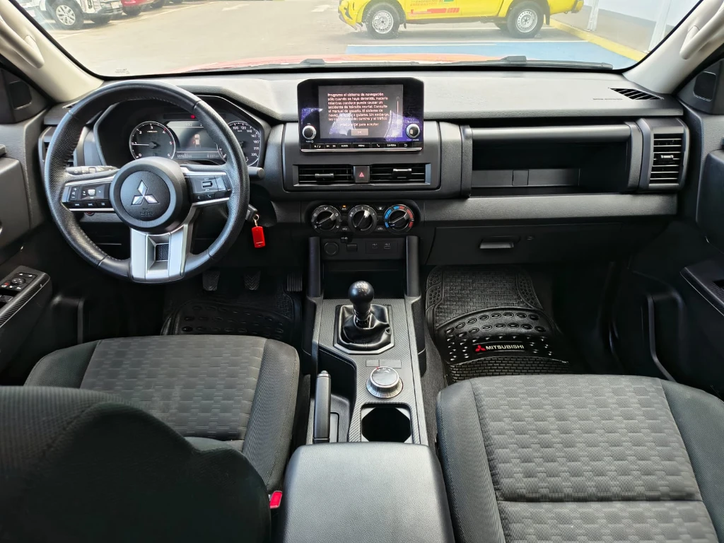 Mitsubishi L200 Katana D/c 2.4 Tdi Mt Xrt 4x4 año 2024