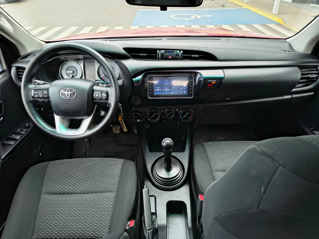 Toyota Hilux Dc 4x4 2.4 D Dx Mt año 2024