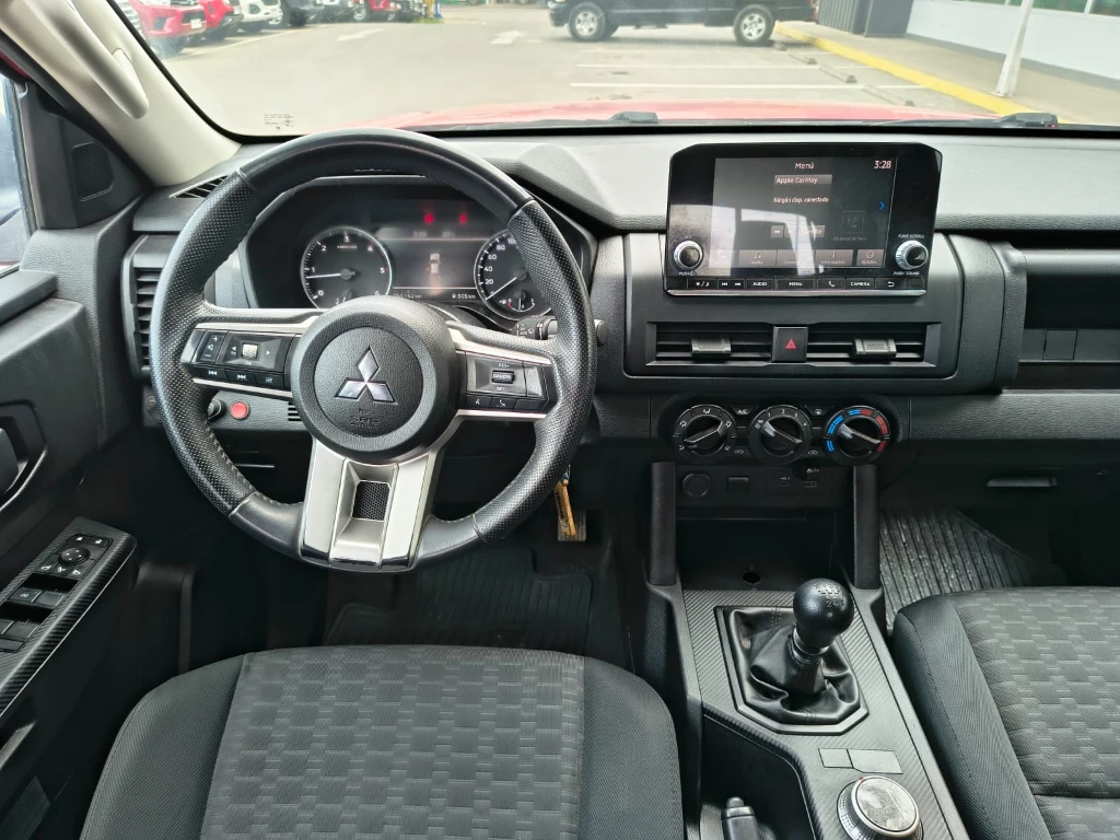 Mitsubishi L200 Katana D/c 2.4 Tdi Mt Xrt 4x4 año 2024