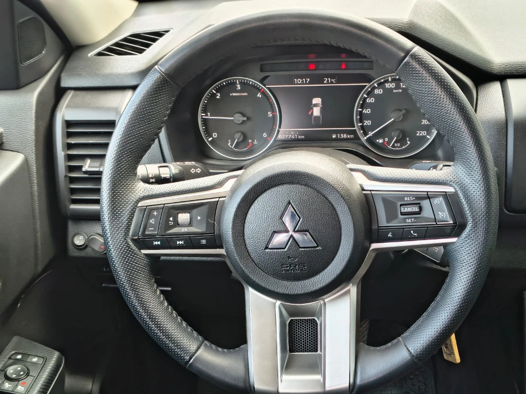 Mitsubishi L200 Katana D/c 2.4 Tdi Mt Xrt 4x4 año 2024