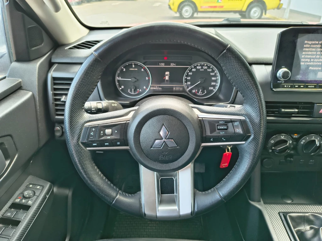 Mitsubishi L200 Katana D/c 2.4 Tdi Mt Xrt 4x4 año 2024