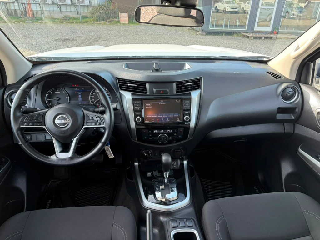 Nissan Navara D Cab 4x4 2.3 At año 2023