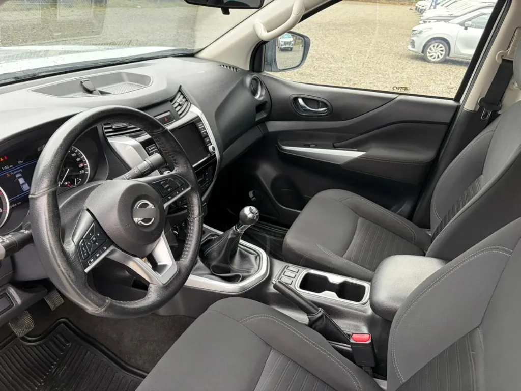 Nissan Navara D Cab Mt 4x4 2.3 año 2023