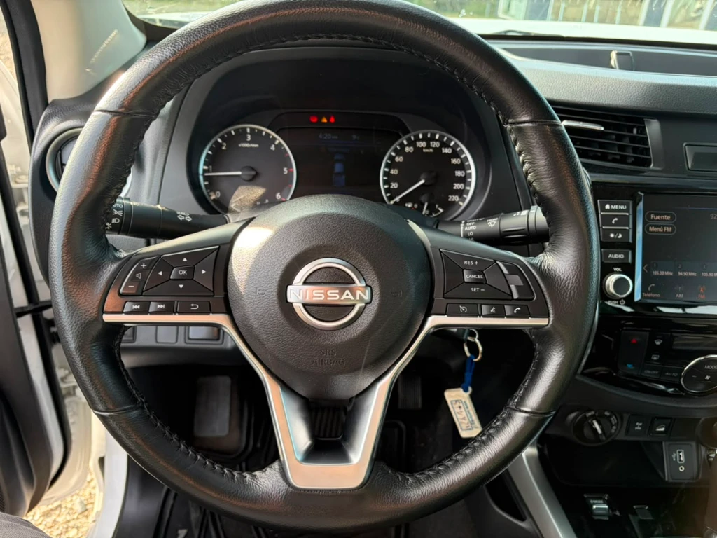 Nissan Navara D Cab 4x4 2.3 At año 2023