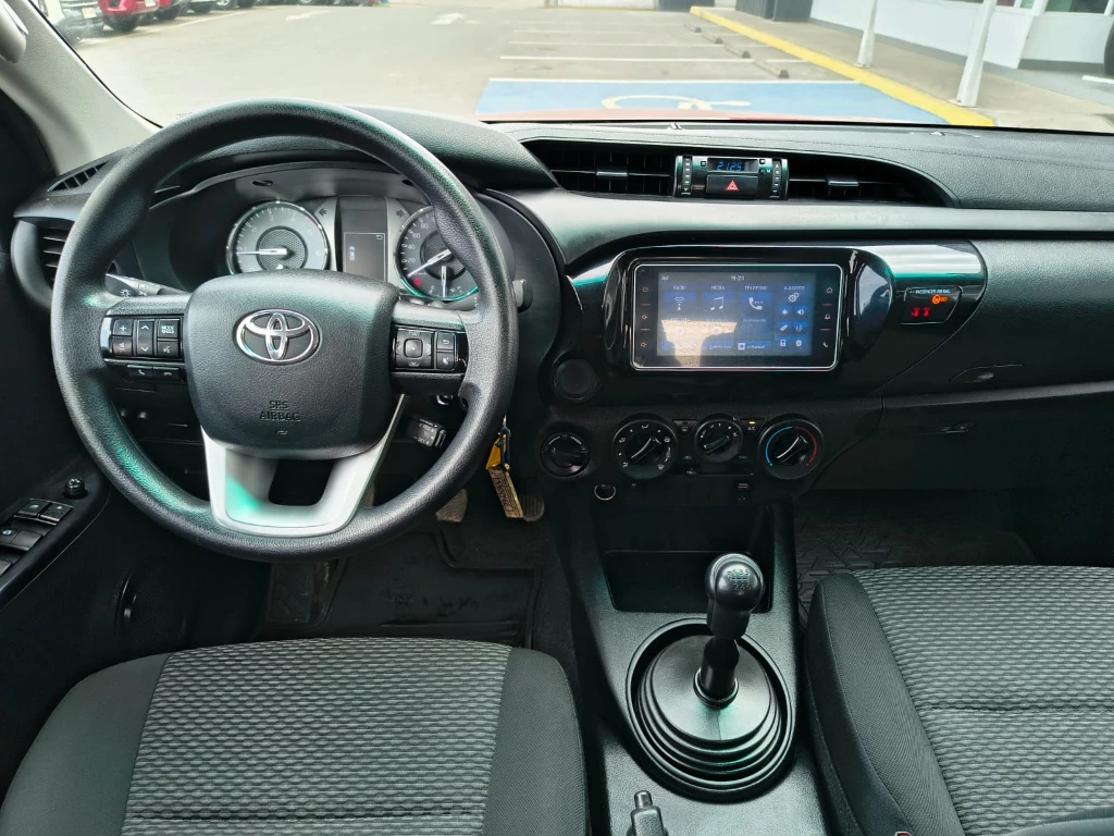 Toyota Hilux Dc 4x4 2.4 D Dx Mt año 2024