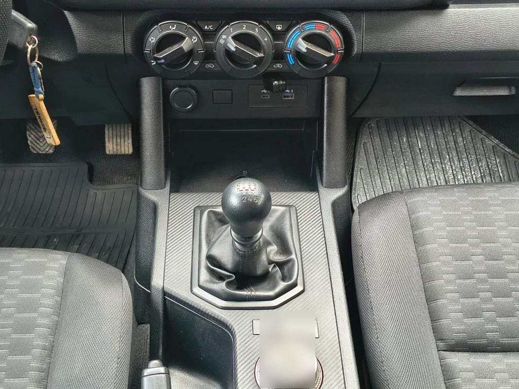 Mitsubishi L200 Katana D/c 2.4 Tdi Mt Xrt 4x4 año 2024