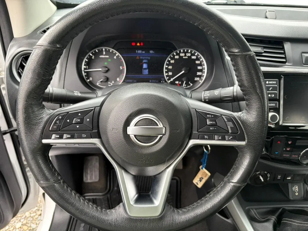 Nissan Navara D Cab Mt 4x4 2.3 año 2023
