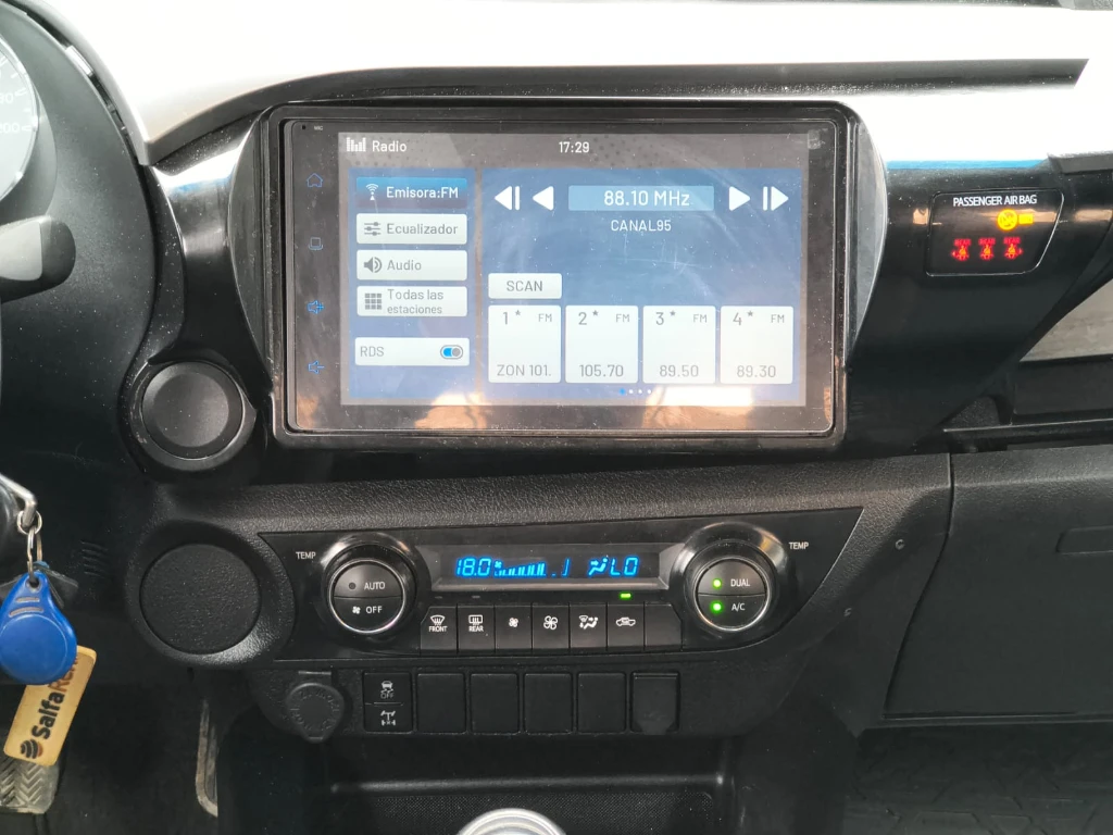 Toyota Hilux Dc 4x2 2.4 D Sr año 2022