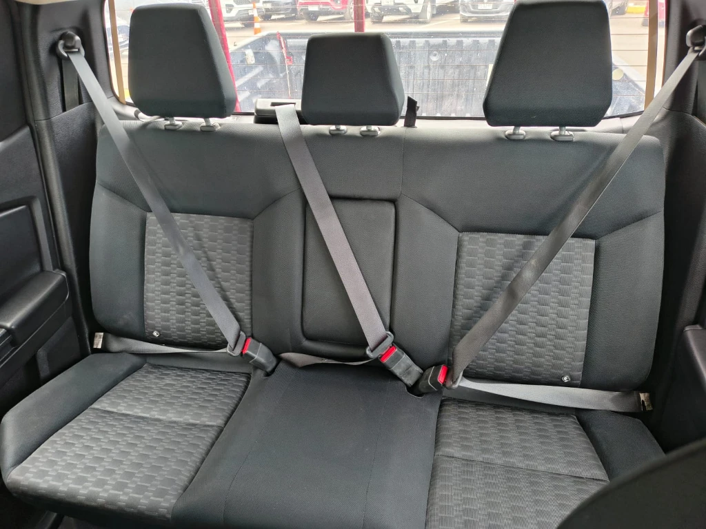 Mitsubishi L200 Katana D/c 2.4 Tdi Mt Xrt 4x4 año 2024