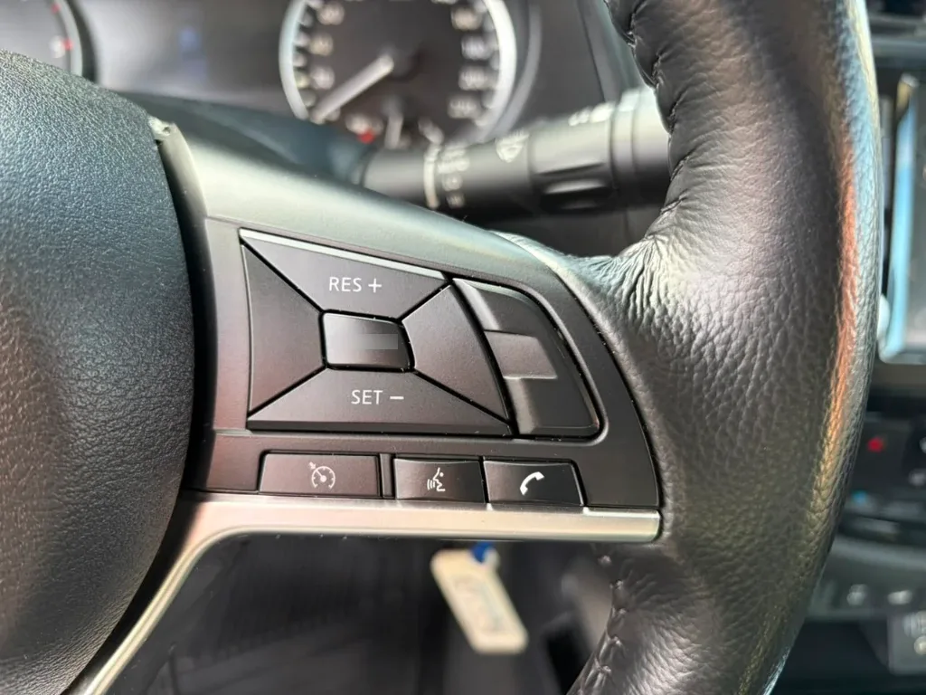 Nissan Navara D Cab 4x4 2.3 At año 2023