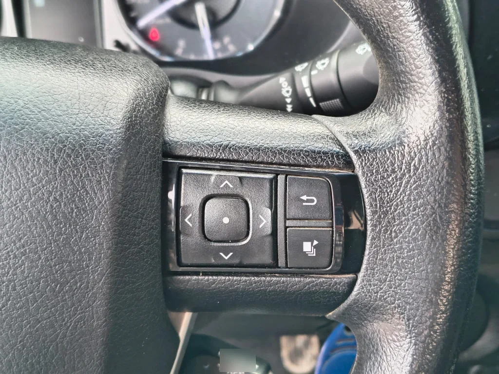 Toyota Hilux Dc 4x2 2.4 D Sr año 2022