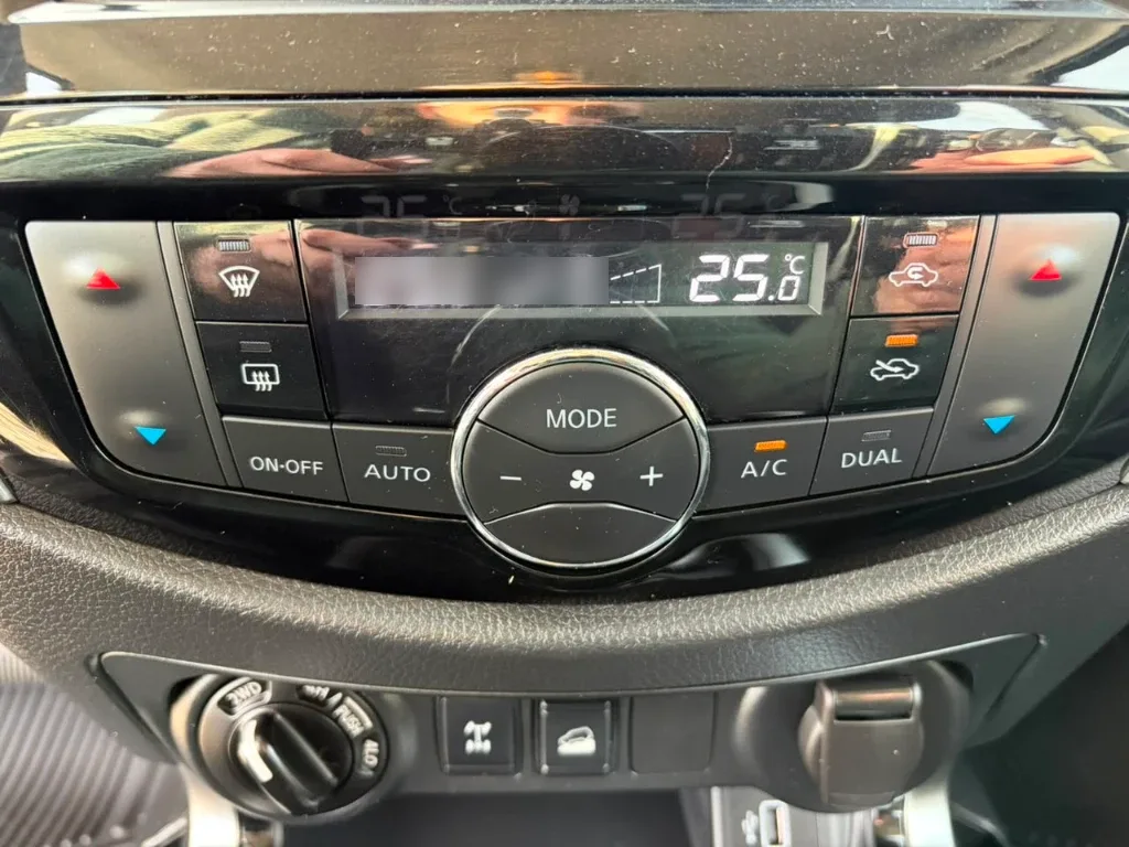 Nissan Navara D Cab 4x4 2.3 At año 2023