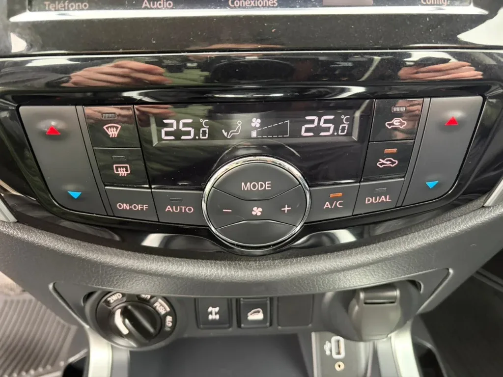 Nissan Navara D Cab Mt 4x4 2.3 año 2023