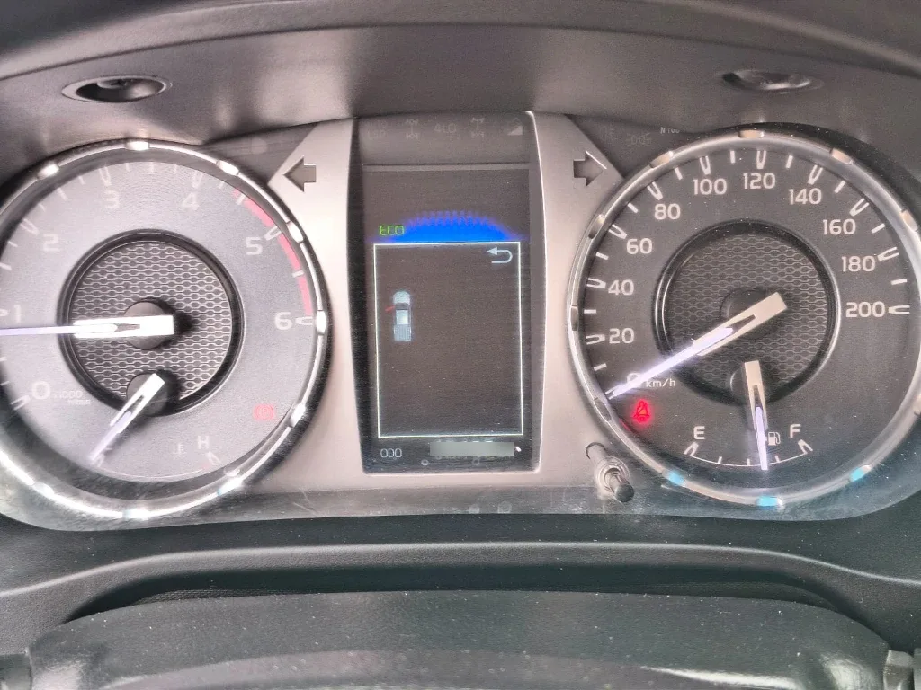 Toyota Hilux Dc 4x2 2.4 D Sr año 2022