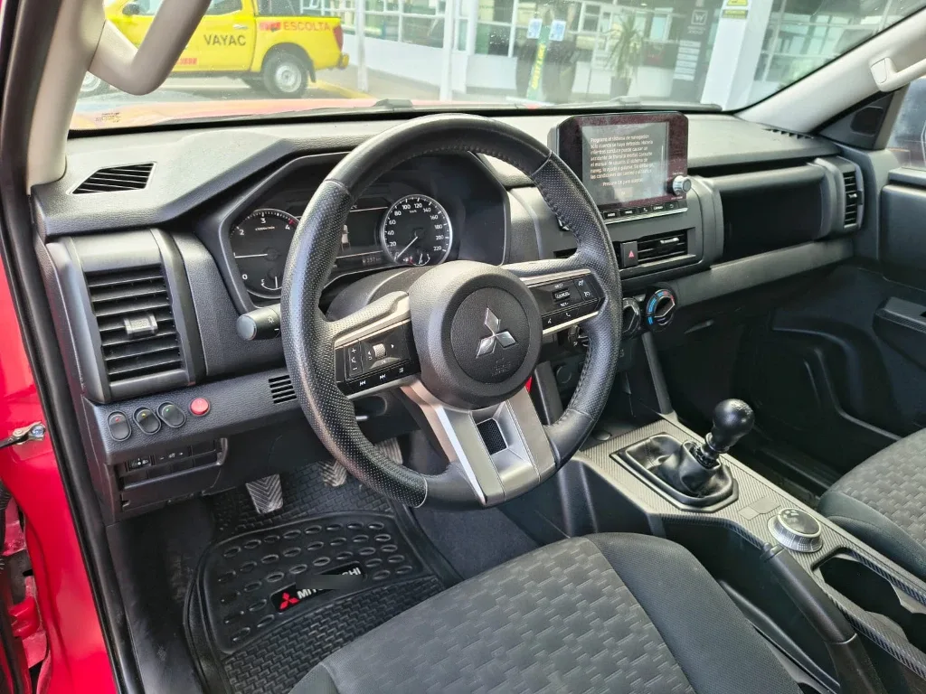 Mitsubishi L200 Katana D/c 2.4 Tdi Mt Xrt 4x4 año 2024