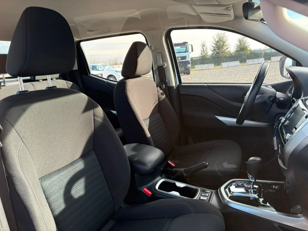 Nissan Navara D Cab 4x4 2.3 At año 2023