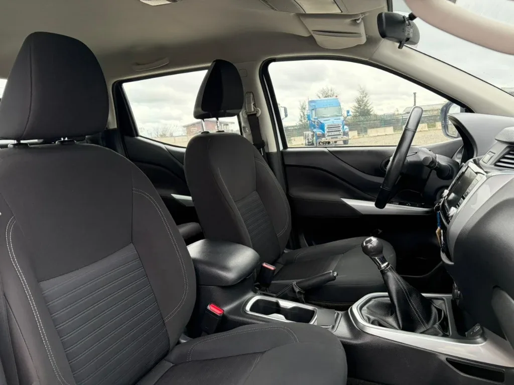 Nissan Navara D Cab Mt 4x4 2.3 año 2023