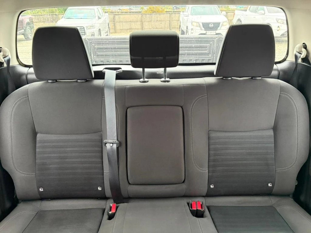 Nissan Navara D Cab Mt 4x4 2.3 año 2023