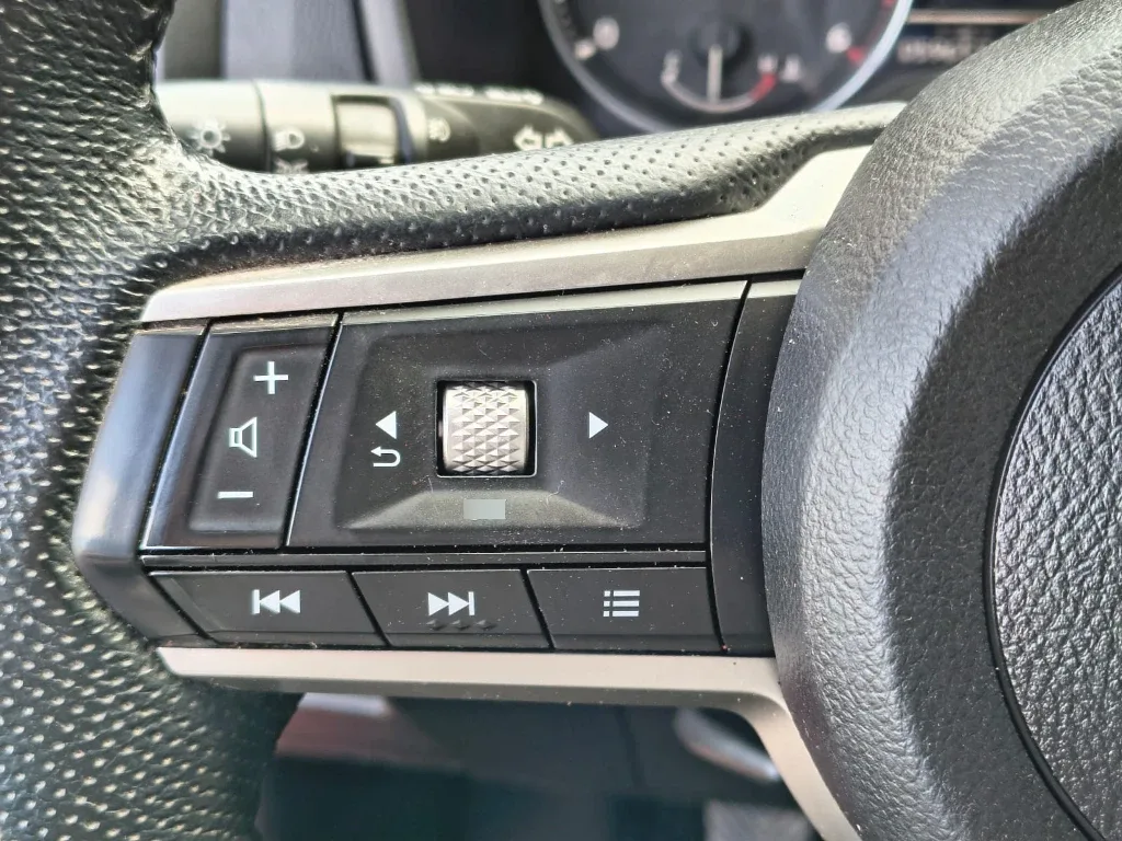 Mitsubishi L200 Katana D/c 2.4 Tdi Mt Xrt 4x4 año 2024
