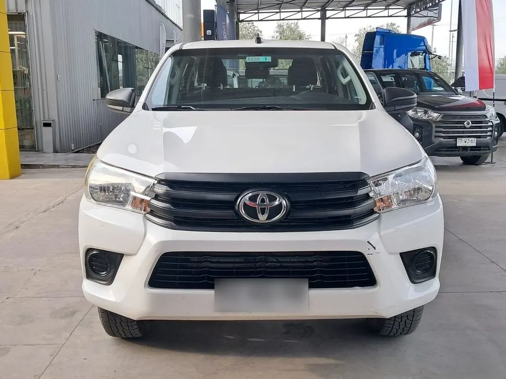 Toyota Hilux 2.4 Dx 4x2 Mt año 2021