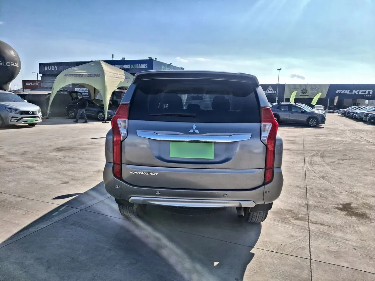 Mitsubishi Montero Sport 2.4 Diesel 4x2 Mt 5p año 2020