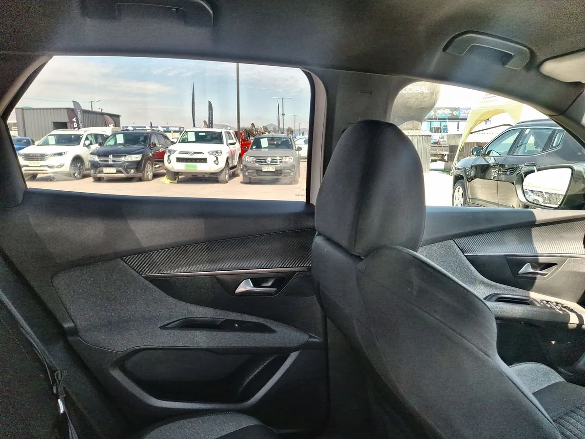 Peugeot 3008 1.2 Active Pack Puretech 130 4x2 Mt6 5p año 2024