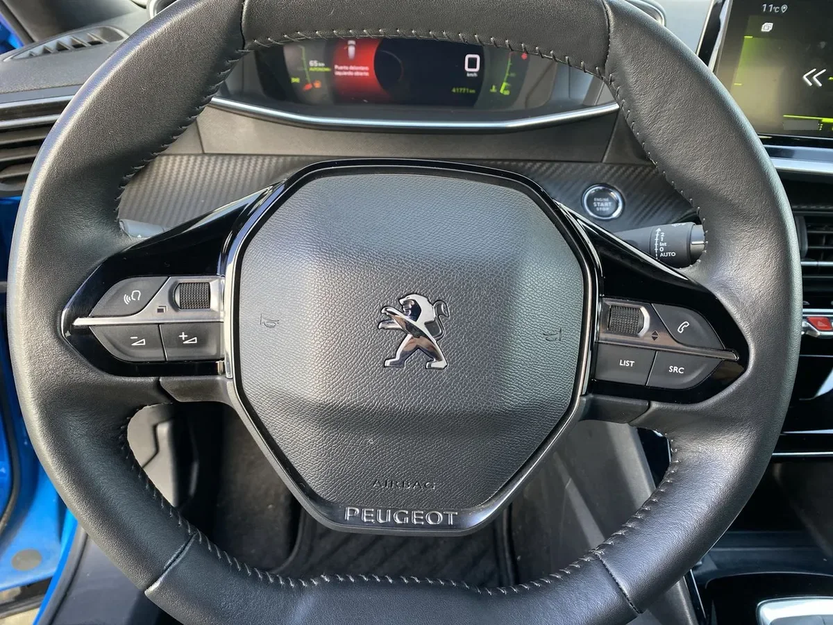 Peugeot 2008 1.2 Allure Pack Puretech 130 4x2 Mt 5p año 2024