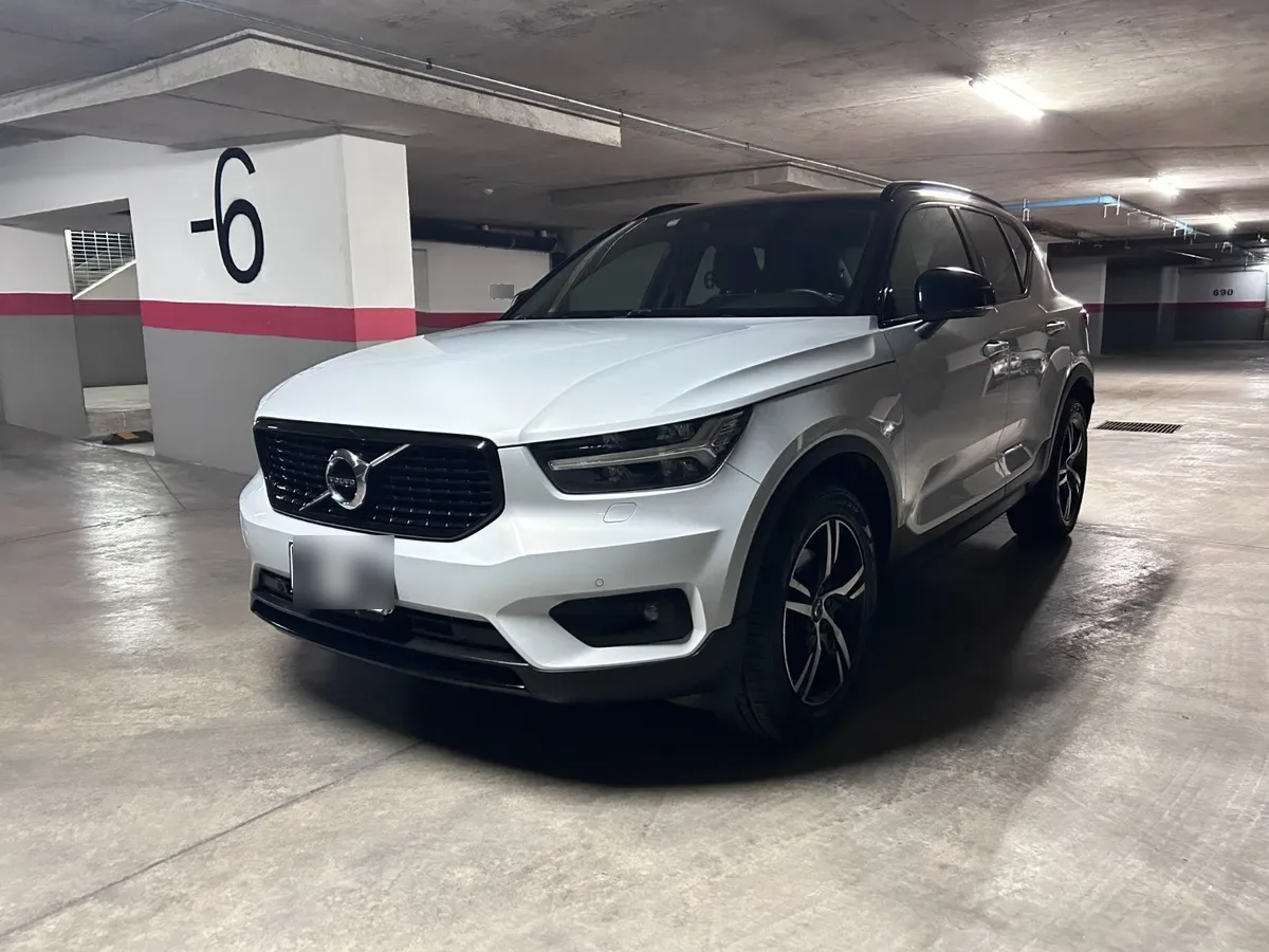 VOLVO XC40 2.0 T5 Cross Country R-Design Plus At 4x4 año 2019