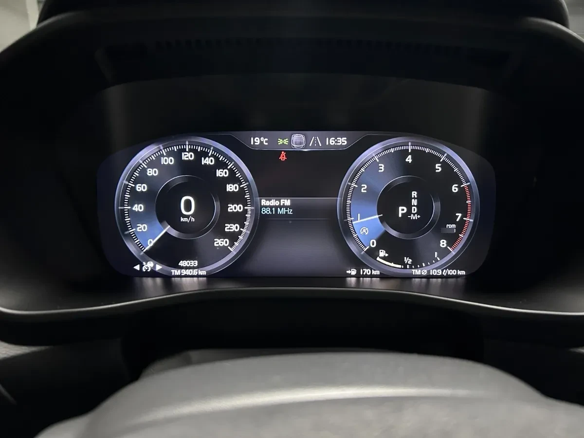 VOLVO XC40 2.0 T5 Cross Country R-Design Plus At 4x4 año 2019